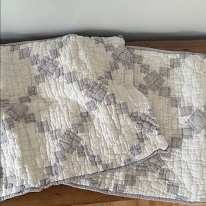 Garnet Hill Agnes Linen Quilt and Shams Set (king)